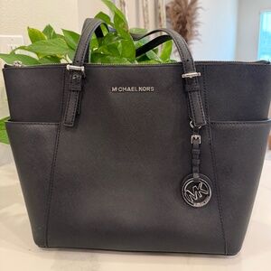 Michael Michael Kors Jet Set East West Top Zip Tote Black(Pre-owned/as pictured)